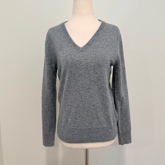 Quince V neck 100% cashmere sweater size XS - Picture 3 of 7